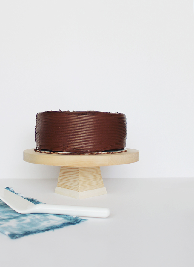 diy-wood-cake-stand-almost-makes-perfect1