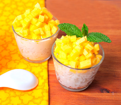 Arroz con mango y leche de coco