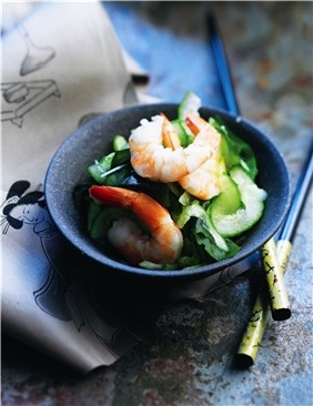 Ensalada japonesa de pepino y gambas