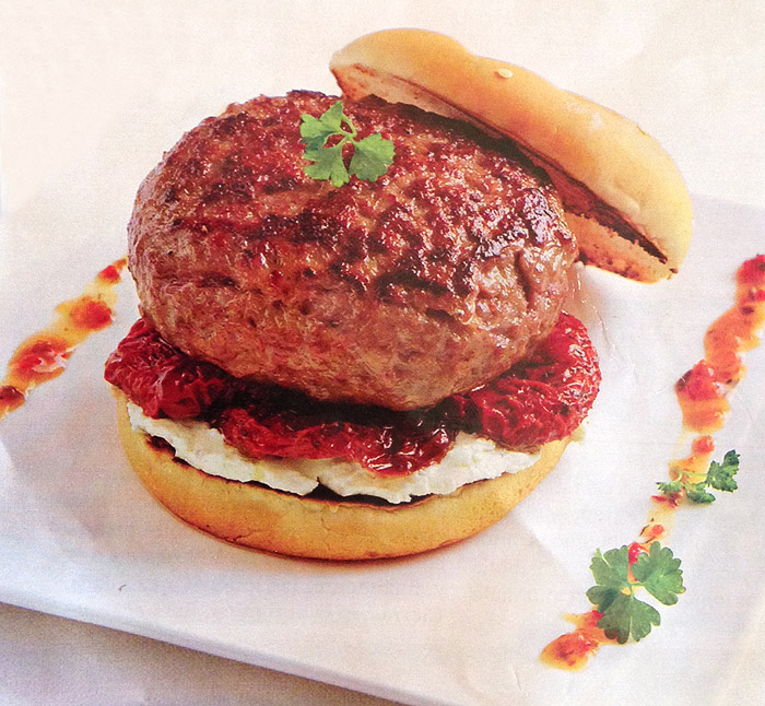 Hamburguesa de ternera con tomates secos y roquefort