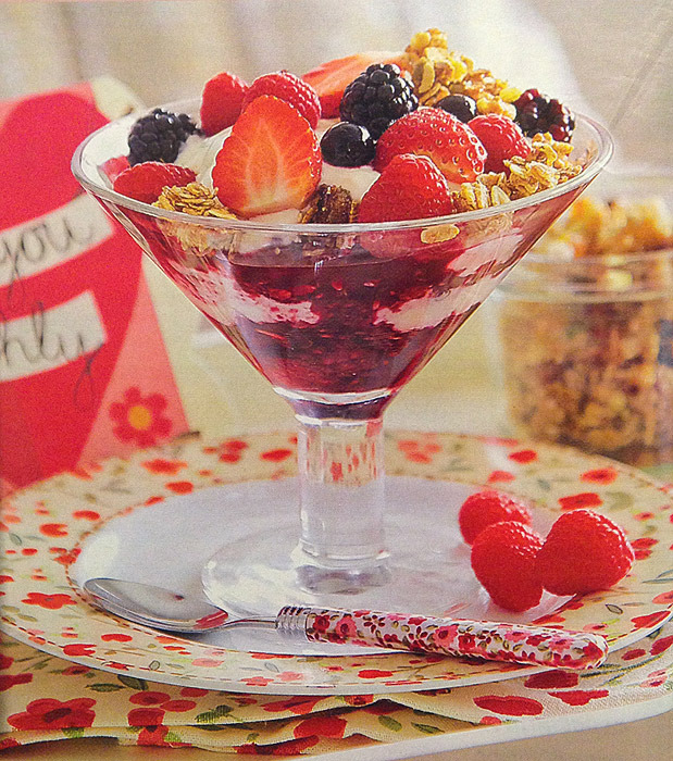 Copa de frutos del bosque con cereales