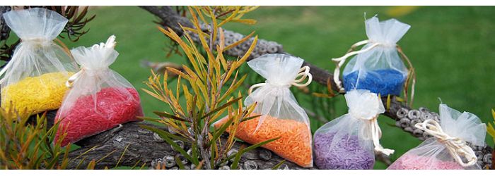 Teñir arroz de colores para bodas con papel pinocho