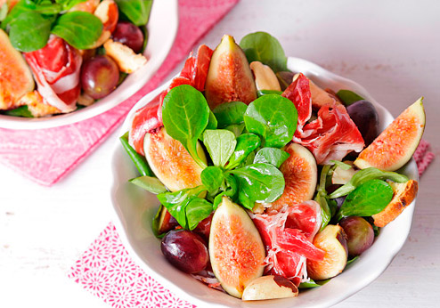 Ensalada de canónigos, higos y jamón serrano