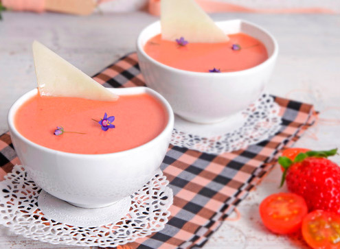 Gazpacho de fresas con queso